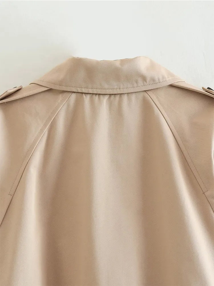 Trench court sable avec ceinture